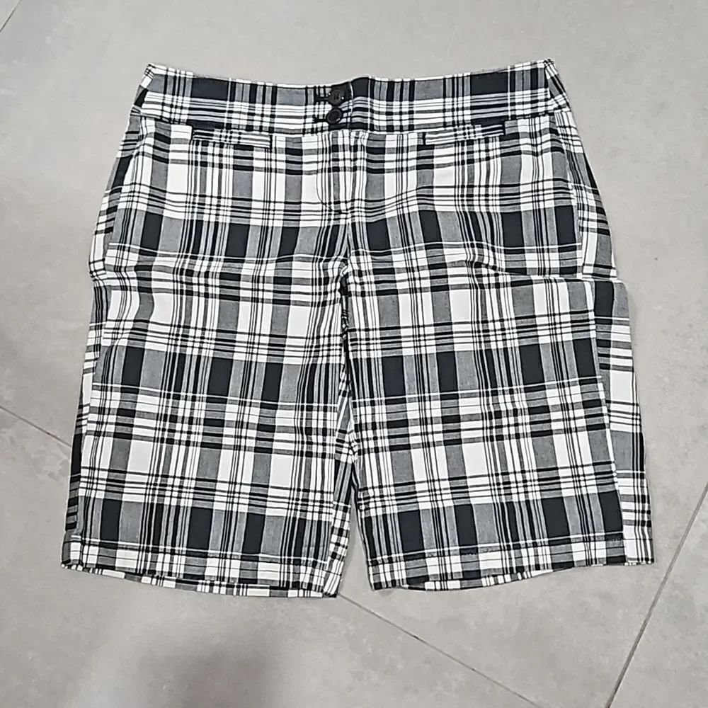 Ann Taylor Signature Fit Shorts